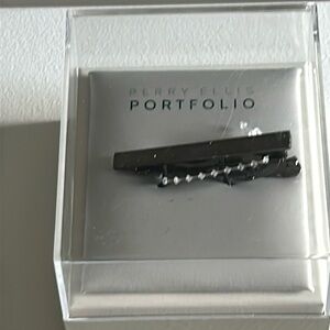 Men’s Perry Ellis tie clip